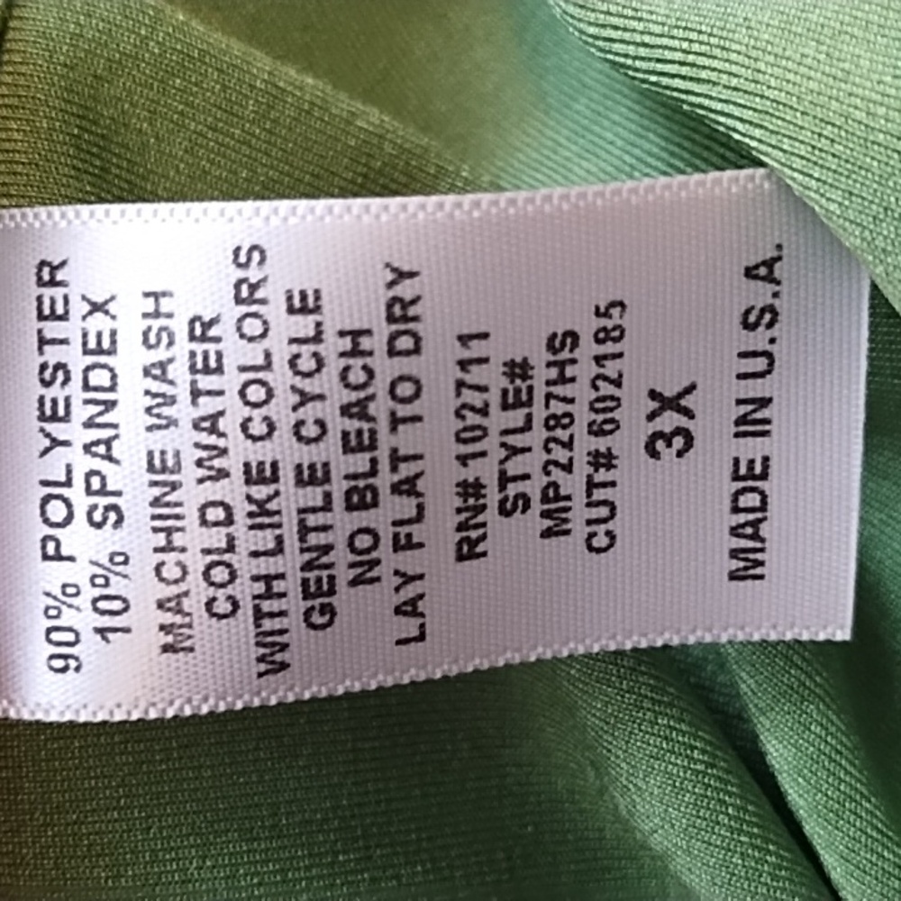 4/$16- NWOT-Carolyn Strauss 2 piece matching green shirt and shorts - Picture 7 of 12